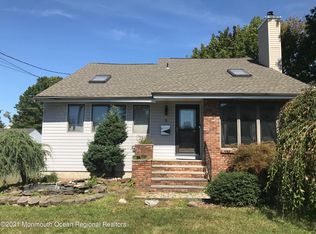 6 Terrace Dr, Englishtown, NJ 07726