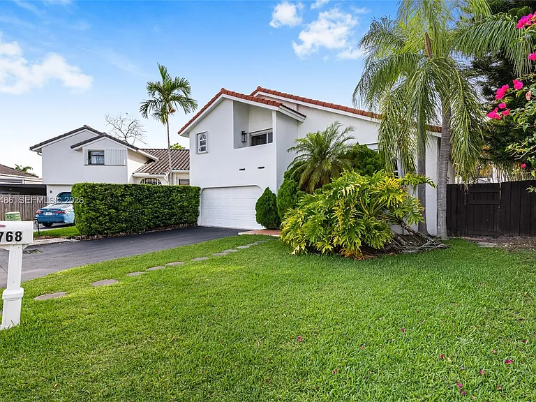 6768 SW 104th Ave — Photo 3