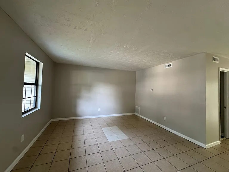 2704 Greystone Pl — Photo 3