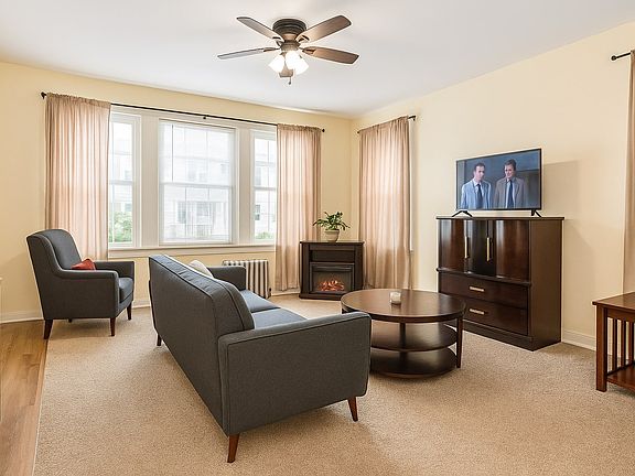 LIVING ROOM - COME HOME AND RELAX!