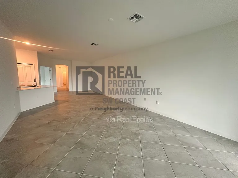 20503 Hazelnut Ct S — Photo 2