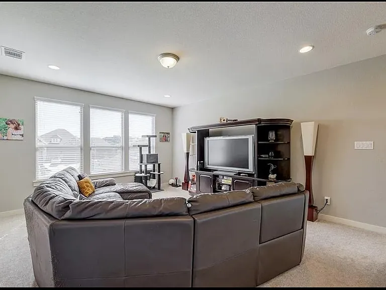 104 Garner Park Cv — Photo 18