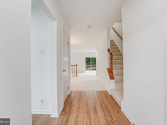 4th image of 730 Acorn Ct