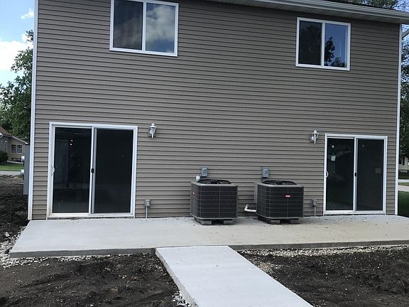 4th image of 784 Maple St
