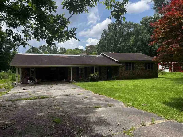 582 Antioch Dr, Laurel, MS 39443