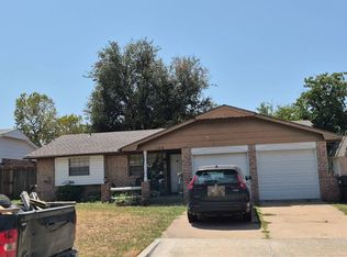 108 SW 14th St, Moore, OK 73160