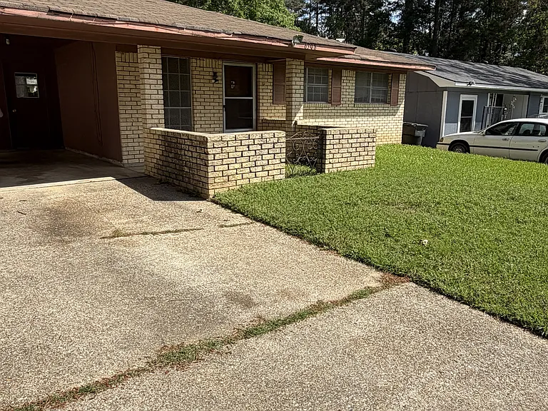6308 Frondosa Dr — Photo 2