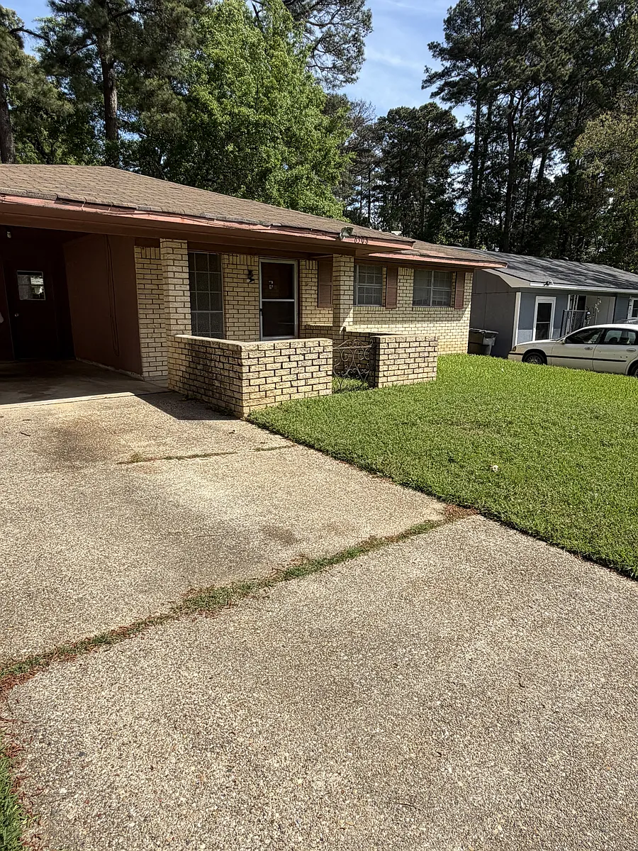 Building Photo - 6308 Frondosa Dr