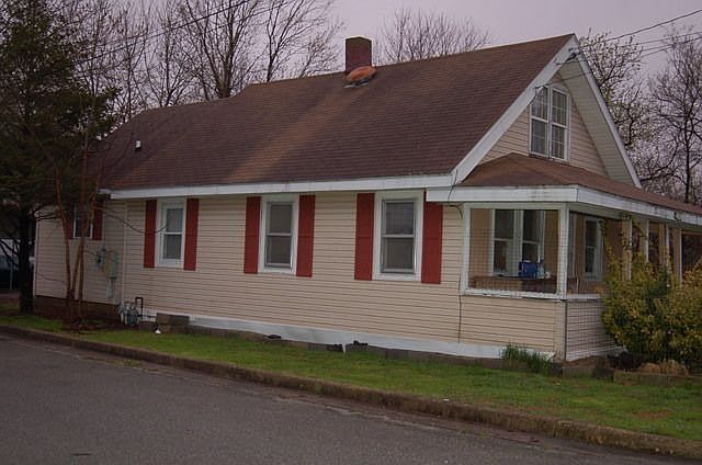 2nd image of 108 Poplar St