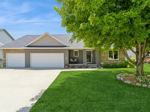 15714 Aurora Ave, Urbandale, IA 50323