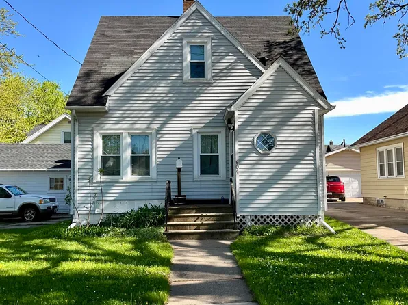 604 5th St, Menasha, WI 54952