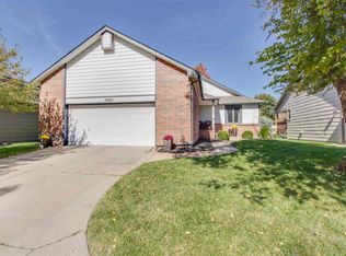 10604 W Foxchase St, Wichita, KS 67212