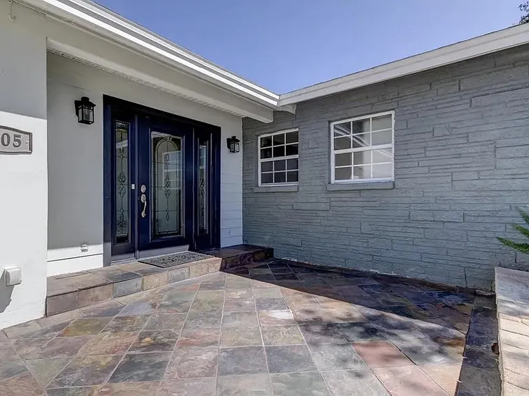 6005 Tampa Shores Blvd — Photo 1
