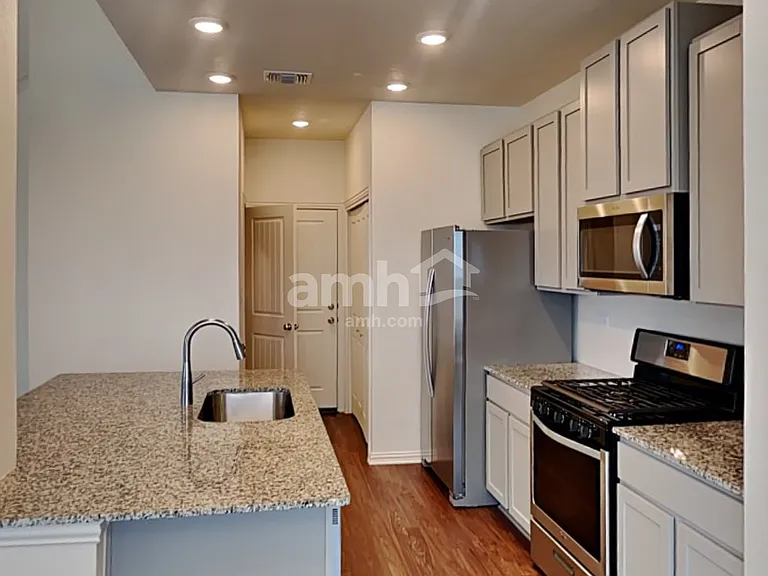 2738 Lillybrook Ln — Photo 2