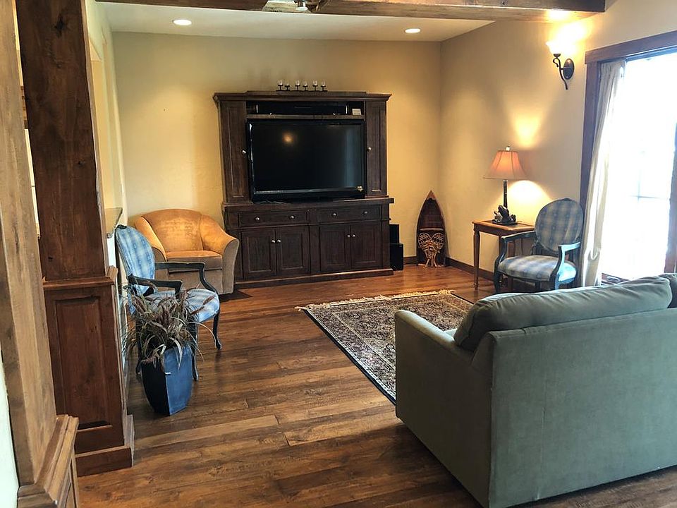 1st image of 307 Park St Unit 302
