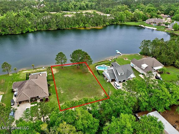 3rd image of 122 Emerald Lake Dr