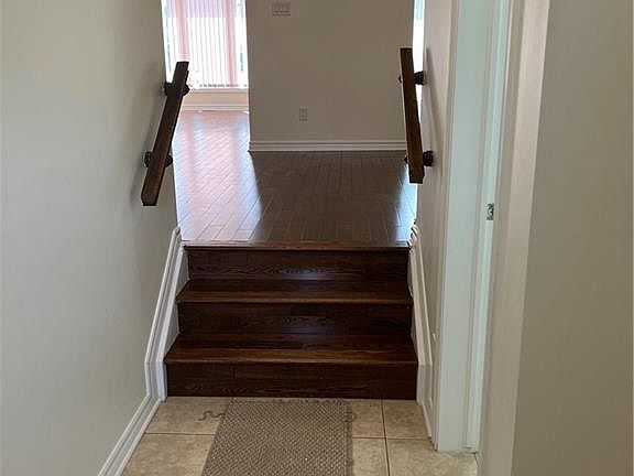 3rd image of 222 Hunterbrook St N