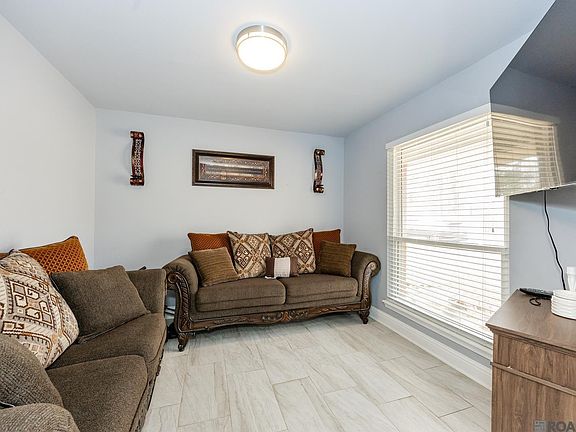 4th image of 2309 Cully Dr