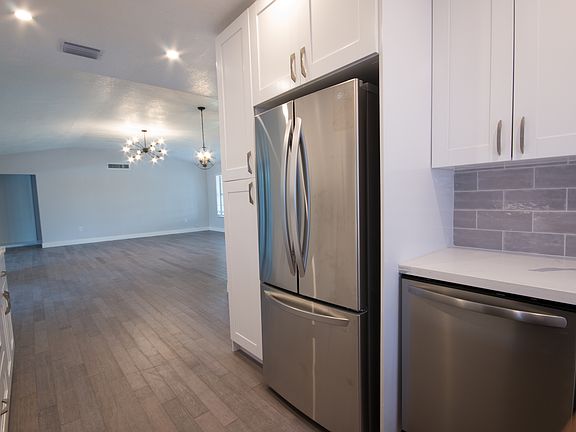 3rd image of 445 NE 142nd St