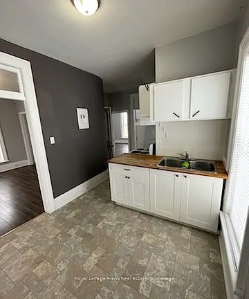 4th image of 28 Ridout St
