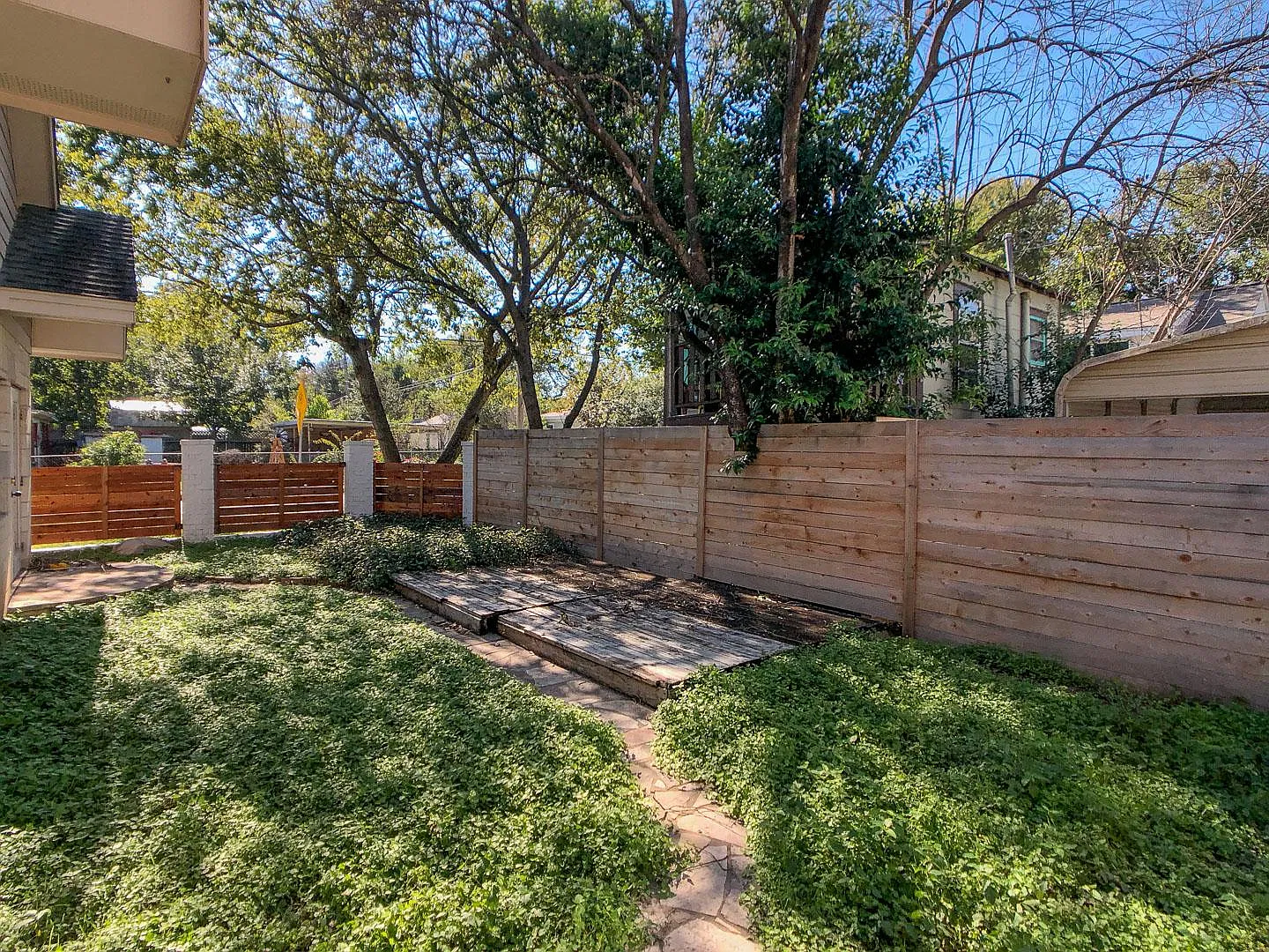 5 bed, 2252 sqft, $4,495 — Photo 2