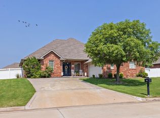 1604 Pecan Crossing Dr, Shawnee, OK 74804