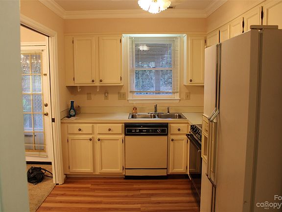4th image of 1212 E Franklin Blvd APT C