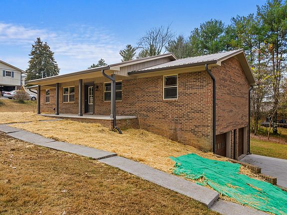 2nd image of 1117 Clarence Ln
