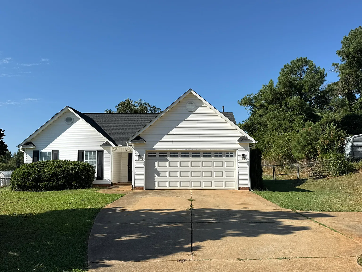 3 bed, 1280 sqft, $1,700 — Photo 2