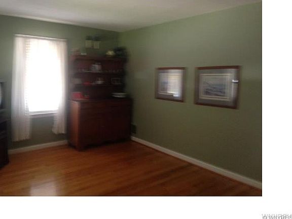 4th image of 256 Wellington Ave