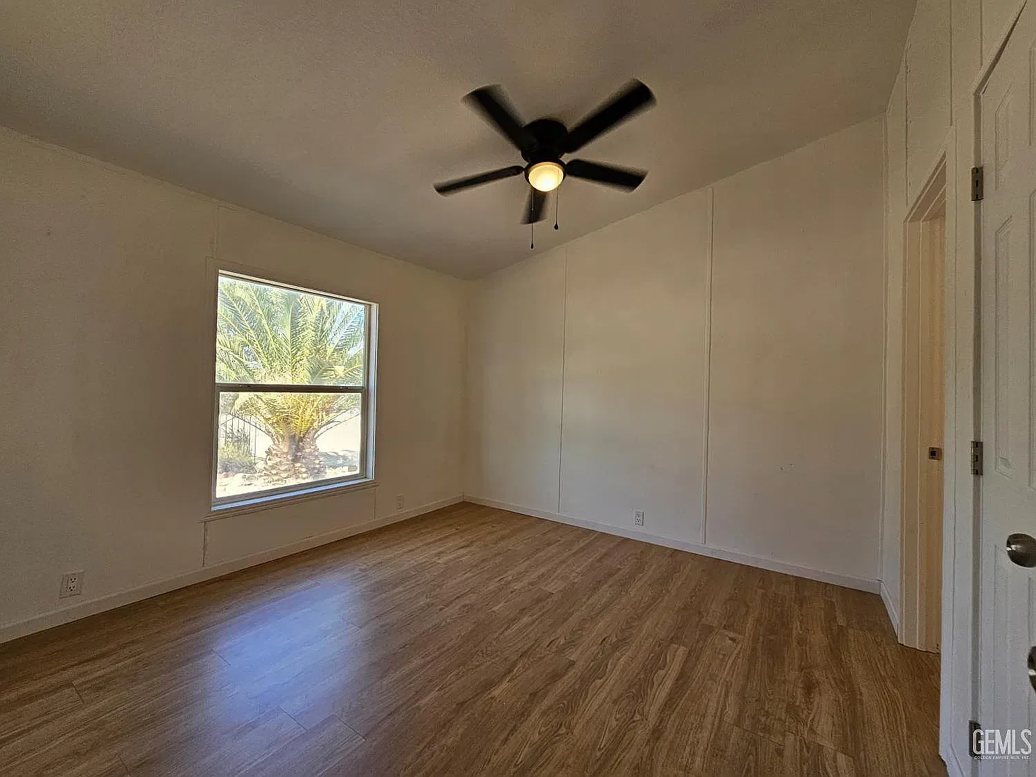 3 bed, 960 sqft, $1,900 — Photo 3