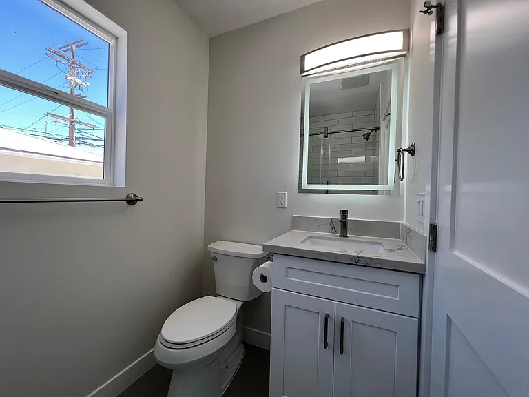 2817 La Cienega Ave — Photo 6