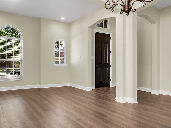 3rd image of 3027 Appalachian Ln