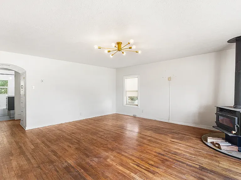 1136 S Adell Ave — Photo 7