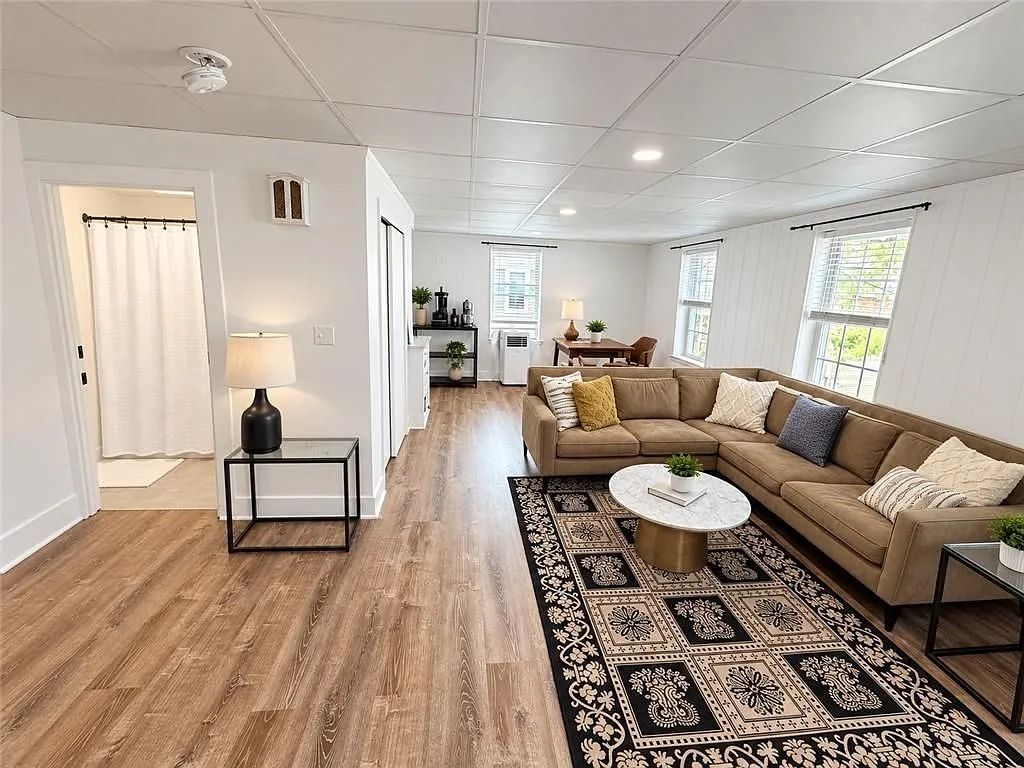 2 bed, 1.0 bath, 677 sqft, $3,000 — Photo 2