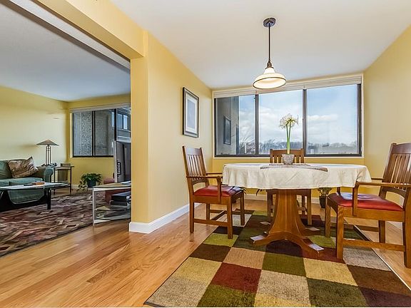 4th image of 250 Hammond Pond Pkwy APT 506N