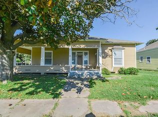 410 W Post Office St, Eagle Lake, TX 77434