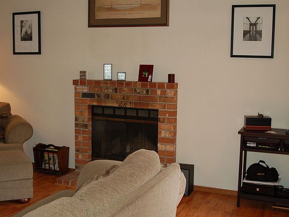 3rd image of 266 NE Park Pl