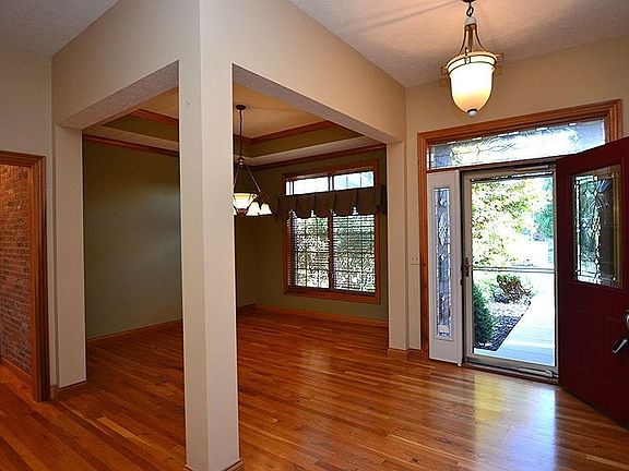 4th image of 2761 Meadowpoint Dr