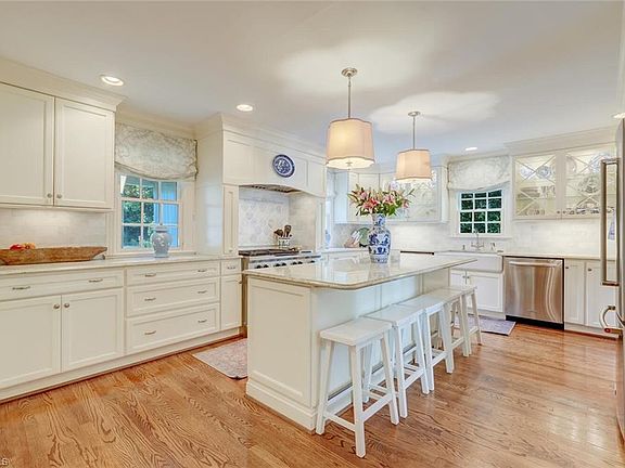 4th image of 705 Woodland Dr