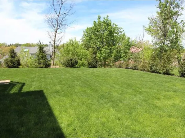 128 Seneca Dr, Pittsburgh, PA 15228