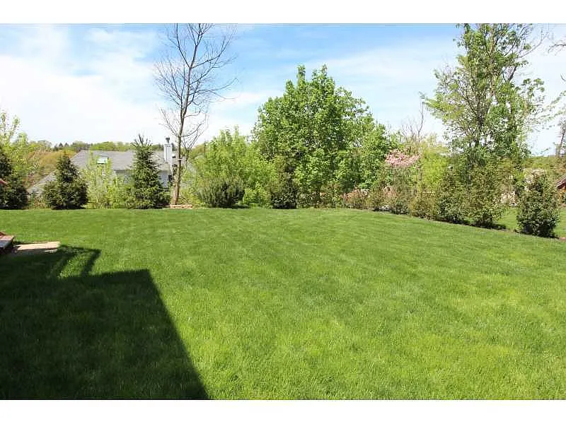 128 Seneca Dr photo 1