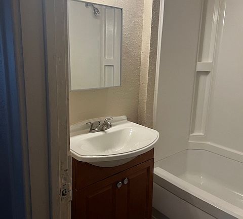 4th image of 22 W Alexis St