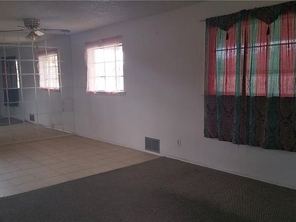 3rd image of 1211 Sumac Dr