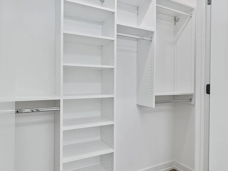 4513 N Clark St #210 — Photo 13