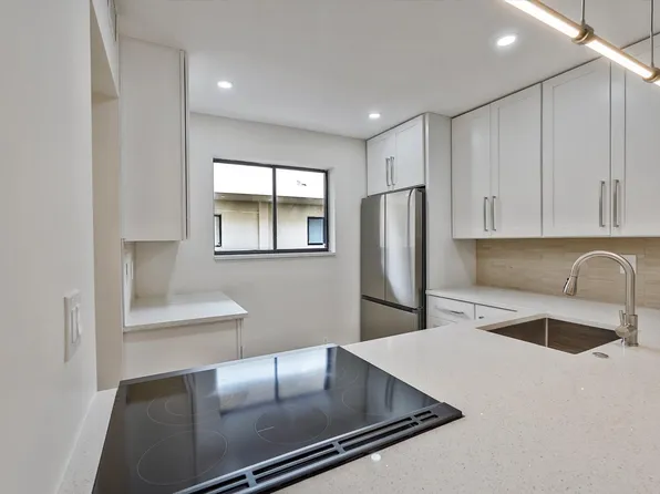 5220 Las Verdes Circle, Delray Beach, FL 33484