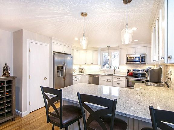 2nd image of 4 Trout Farm Ln