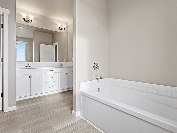 3rd image of 7898 Cardinal Peak St