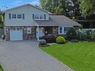 26 Tuscarora Cir, Old Bridge, NJ 08857