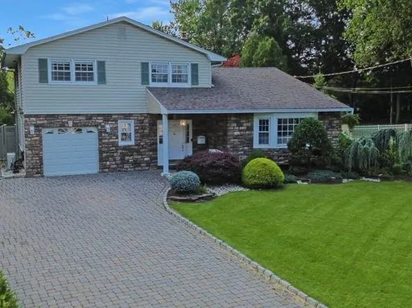 26 Tuscarora Cir, Old Bridge, NJ 08857